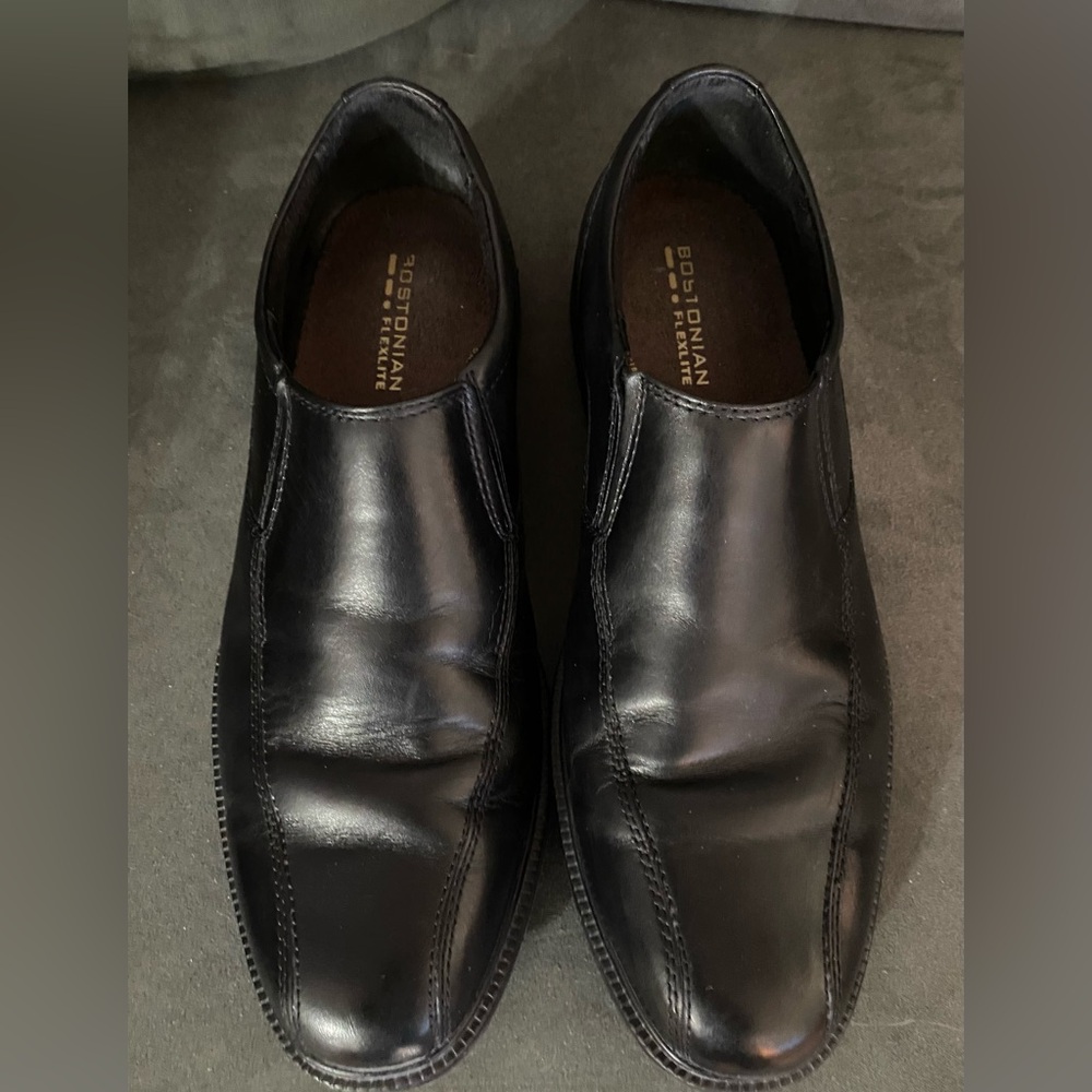 Black Leather Men's Bostonian Flexlite size 10 slip on dress